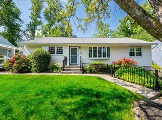 22 Barnes Dr, Garnerville, NY 10923