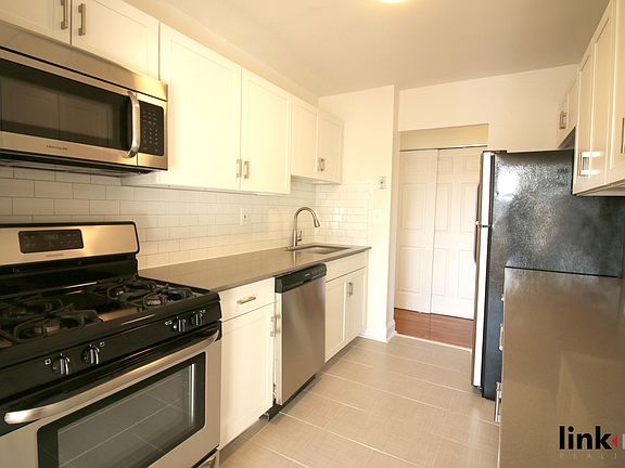 3rd image of 33 N 3rd Ave APT 4U