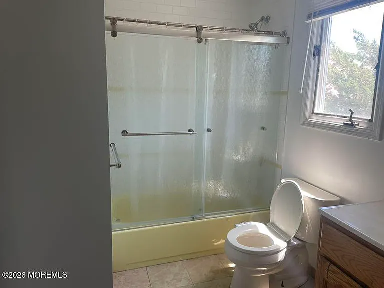 256 Lawrence Ave — Photo 16