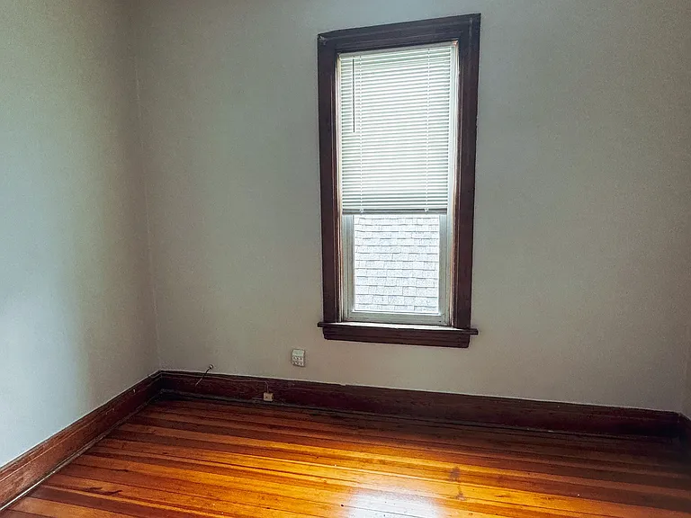 2100 N. Hoyne Ave. — Photo 10