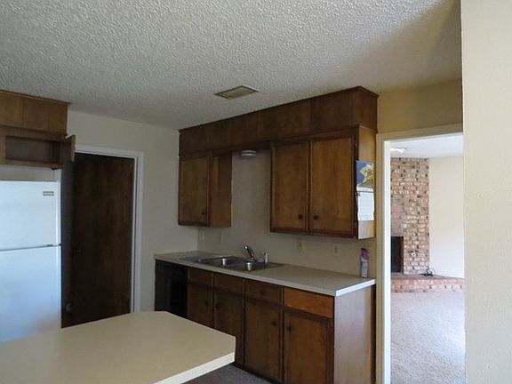 5th image of 3207 W Wadley Ave