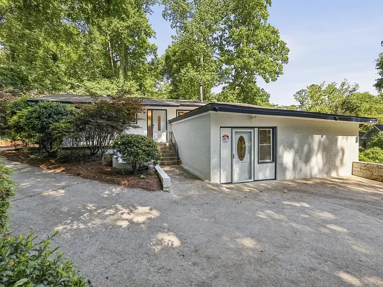 2056A Abby Ln NE — Photo 8