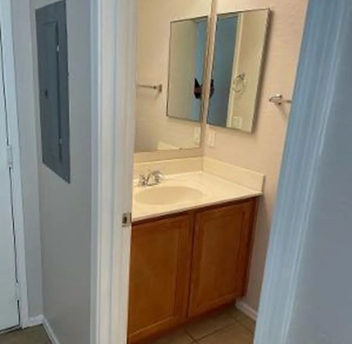3 bed, 2.5 bath, 1439 sqft, $2,225 — Photo 4
