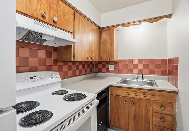 1611 W 8th Ave #6 — Photo 5