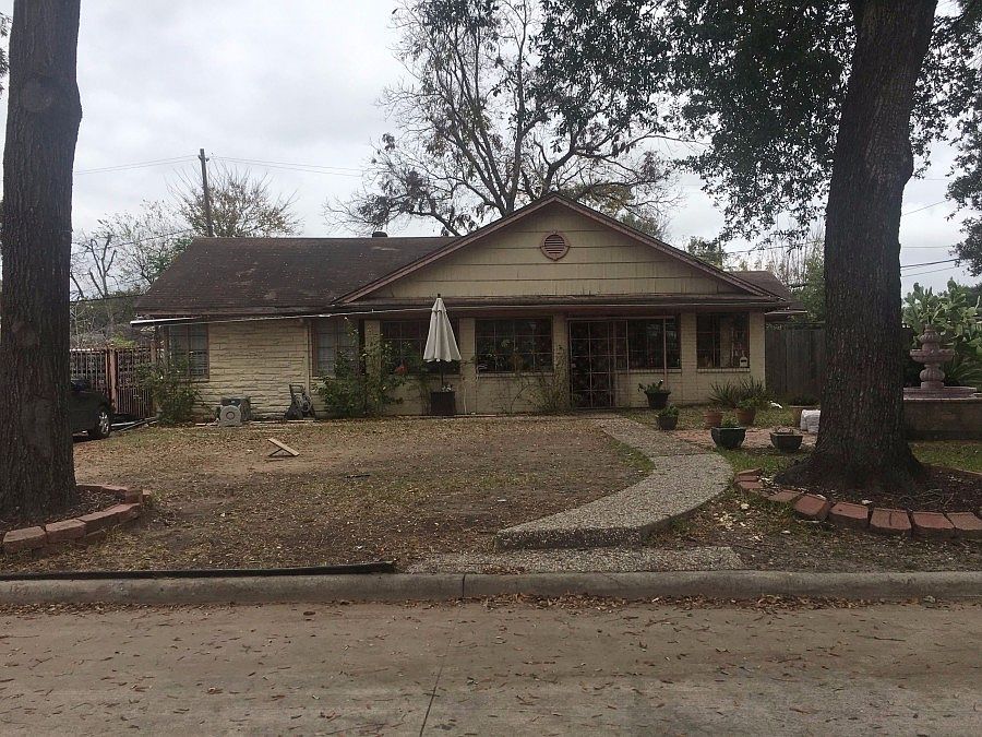 1st image of 6531 Pinehurst Dr