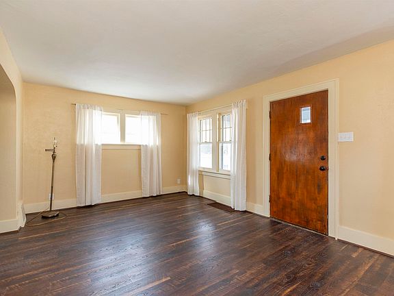 4th image of 3014 Wall St