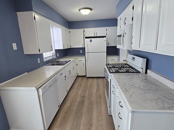 4th image of 2310 Knollview St SW