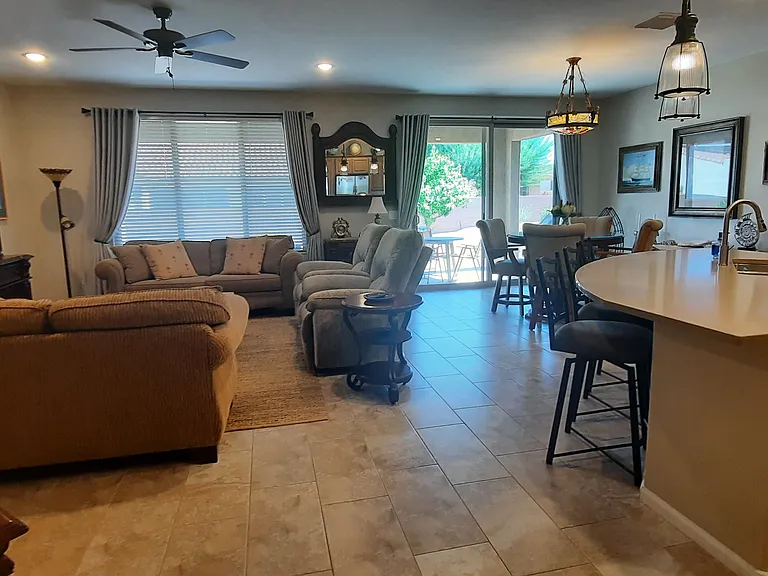 2433 E Josephine View Dr — Photo 2
