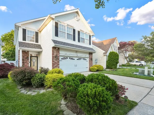 23 Tall Oaks Ct, Old Bridge, NJ 08857