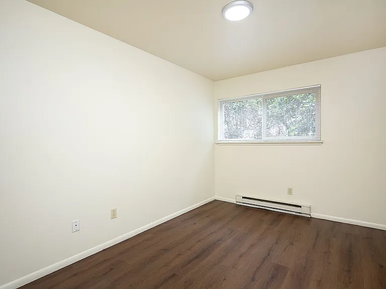 Avante Apartments - Charming, Centrally Located Building with Off Street Parking! — Photo 16