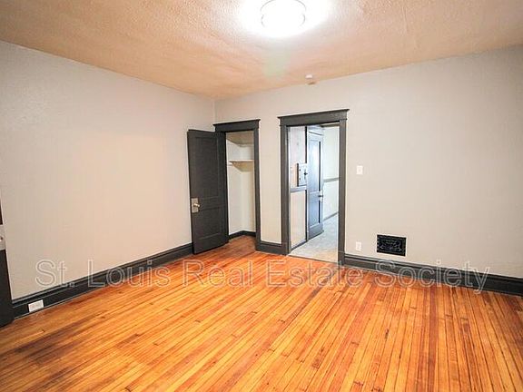 5th image of 2218 Indiana Ave