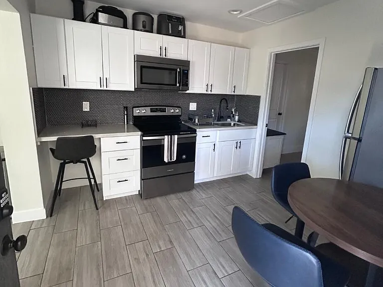 2114 W San Juan Ave — Photo 2
