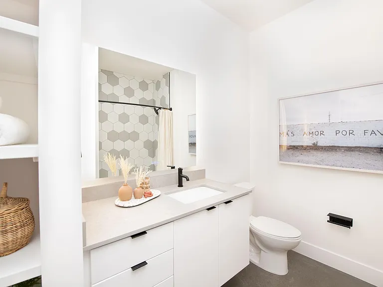 Angelo Tower furnished bathroom