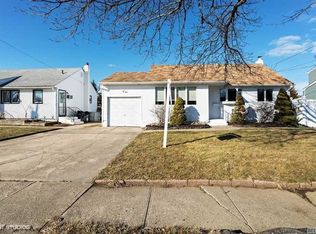 109 Bedell St, West Babylon, NY 11704