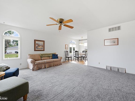 5th image of 809 Wilson Ave