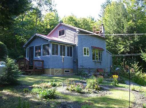 House with 3 season porch