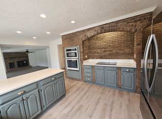 19 Stafford Ct, Sterling, VA 20165