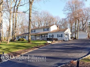 18 Concord Dr, Northport, NY 11768