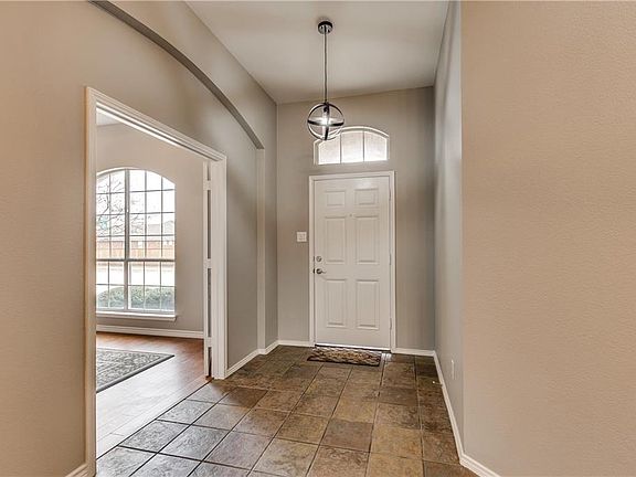 4th image of 1613 Branch Creek Dr