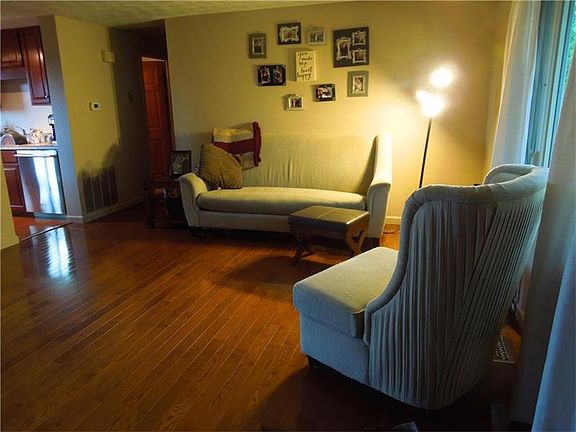 2nd image of 127 Willow Dr