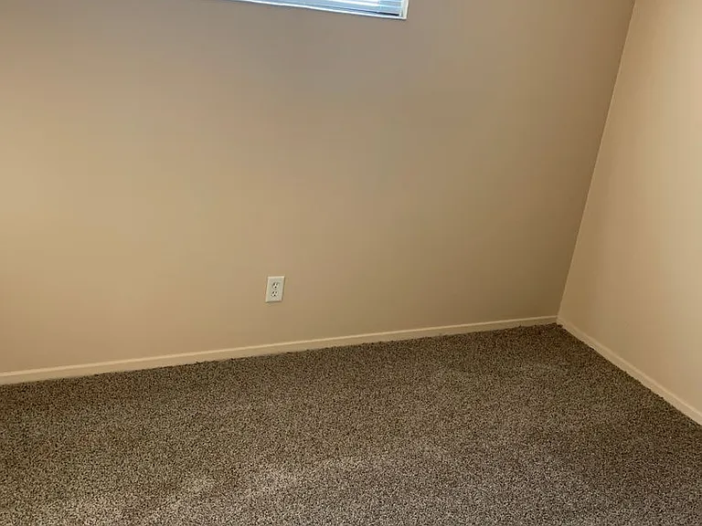 256 Kinsman Ct — Photo 12