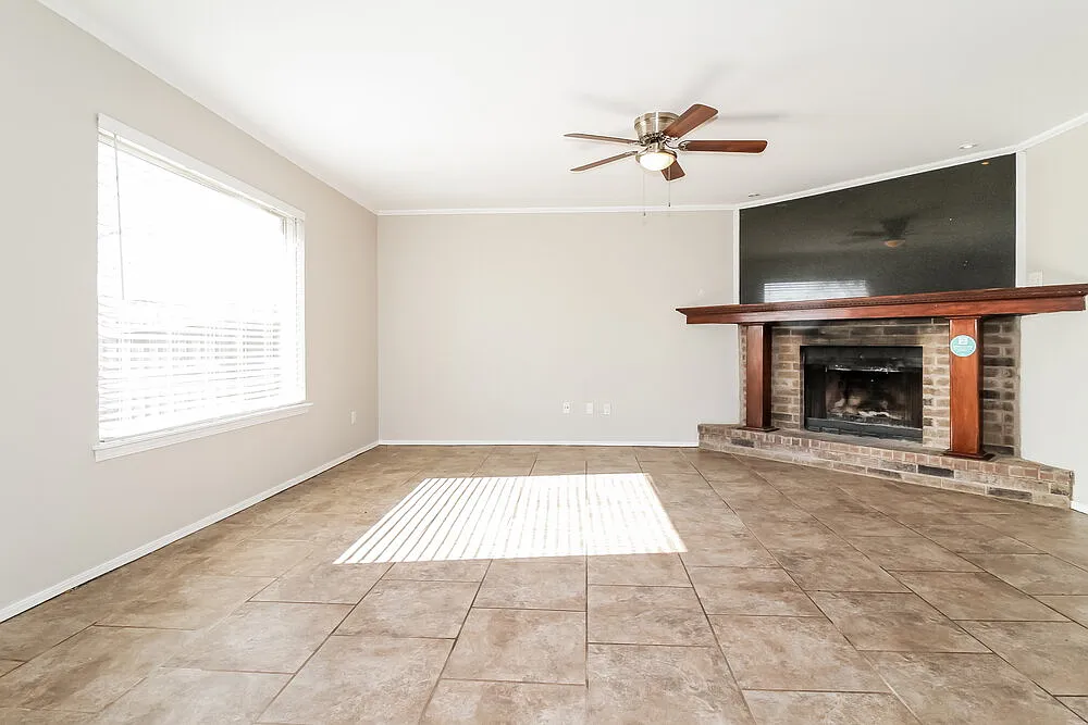4 bed, 2.0 bath, 1557 sqft, $1,620 — Photo 3