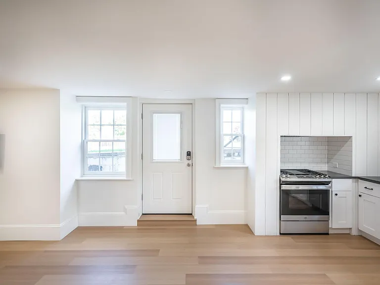 70 Clinton St #B — Photo 4
