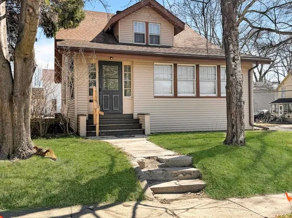 405 N Apple Ave, Freeport, IL 61032