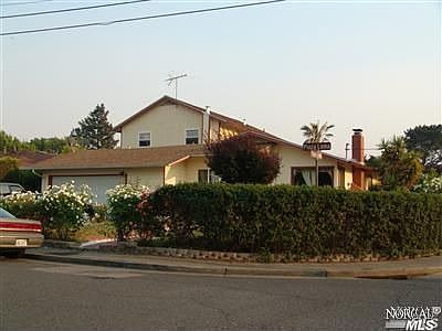 3rd image of 2 Plaza Loma