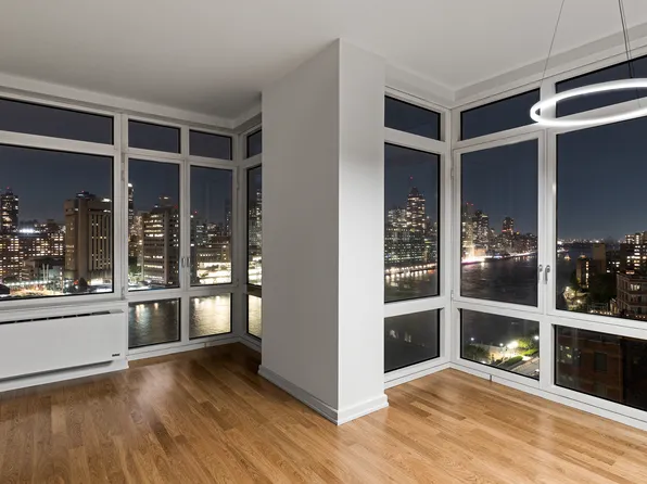 415 Main Street image 2 of 28