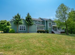 93 Hacklebarney Rd, Long Valley, NJ 07853