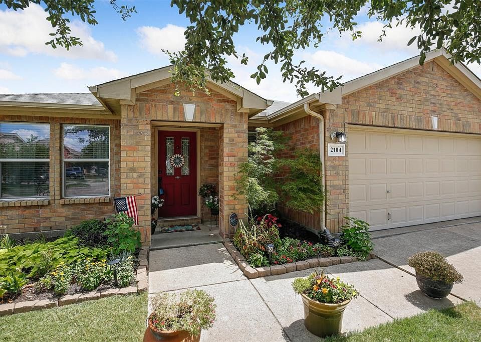 1st image of 2104 Royal Acres Trl