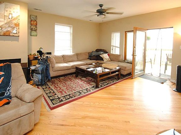 3rd image of 3142 N Southport Ave #2F