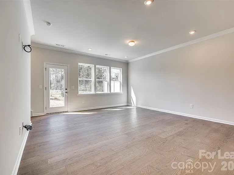 229 Brooks Springs Dr #34 — Photo 13