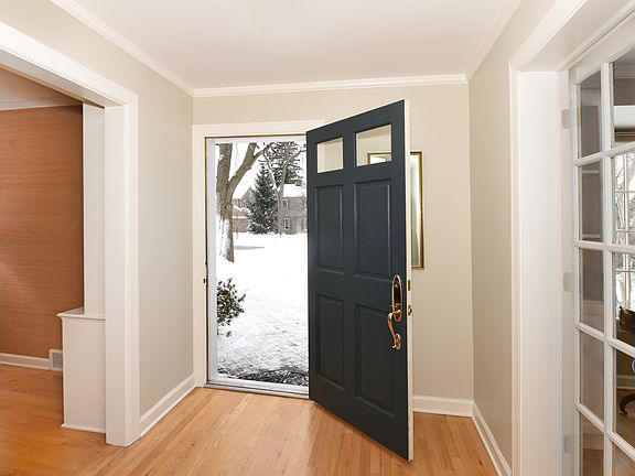 5th image of 317 Rosewood Ave