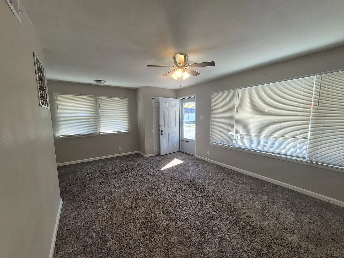 Cozy 4 bedroom house! — Photo 2