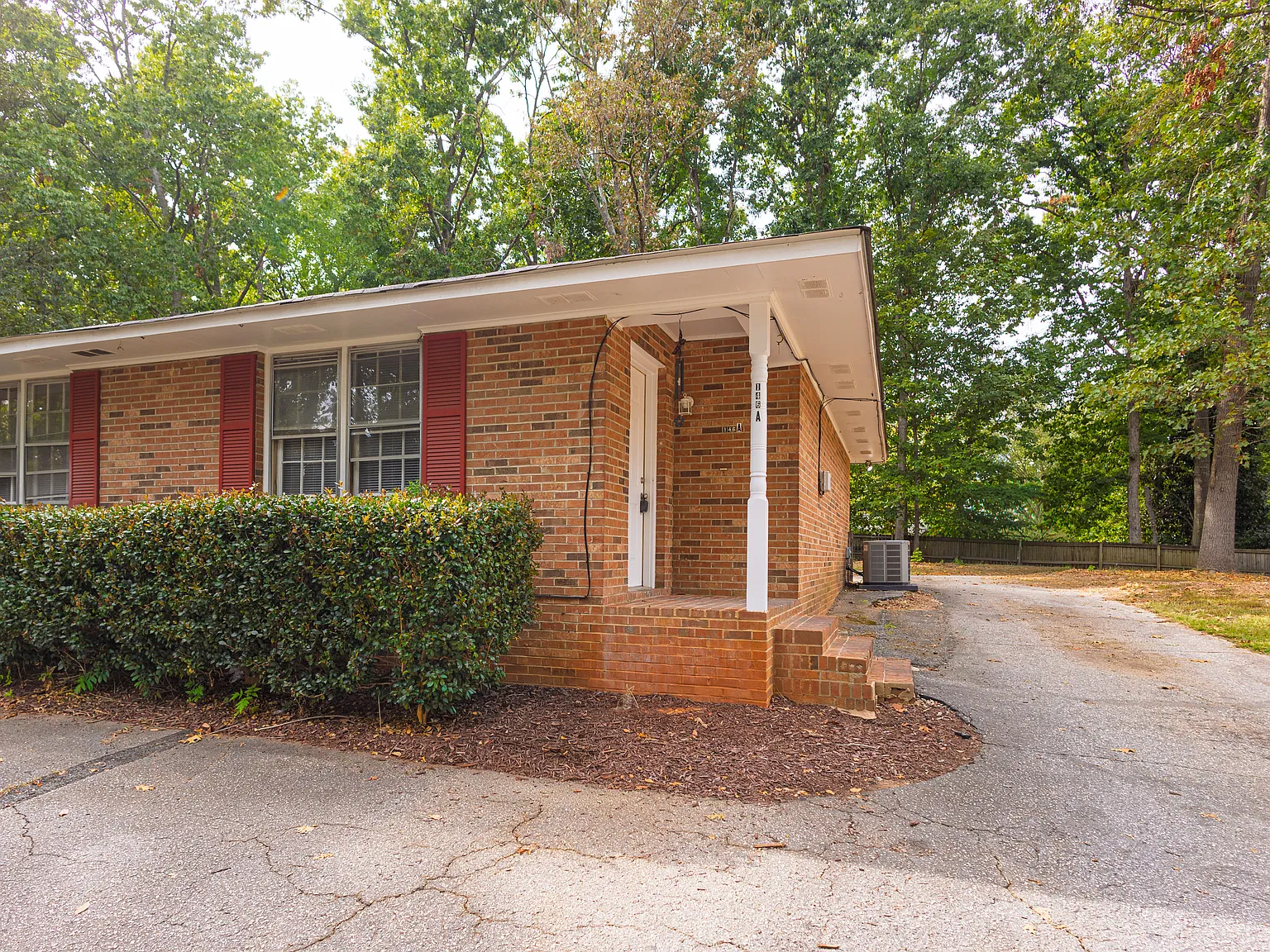 2 bed, 900 sqft, $1,100 — Photo 1