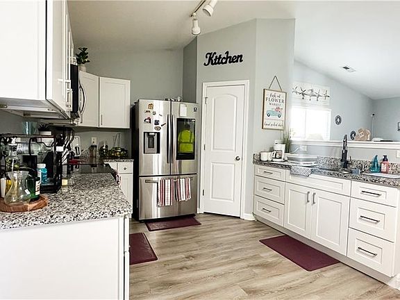 5th image of 535 Clear Meadow Dr