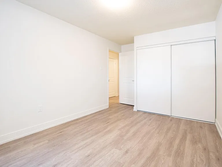 1549 Trossacks Ave — Photo 10