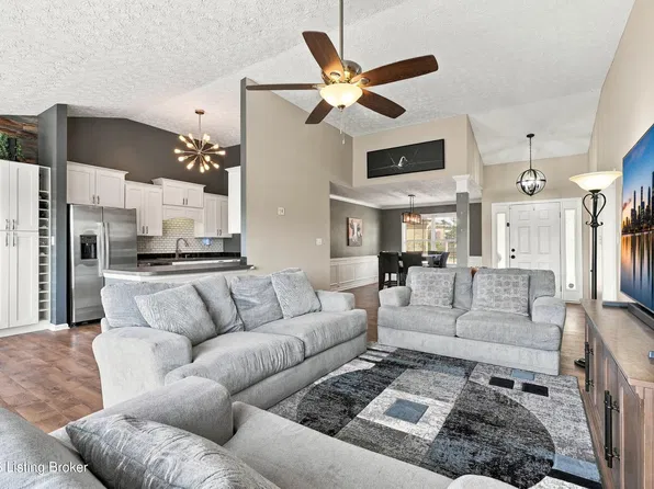 8504 Long Bow Ln, Louisville, KY 40291