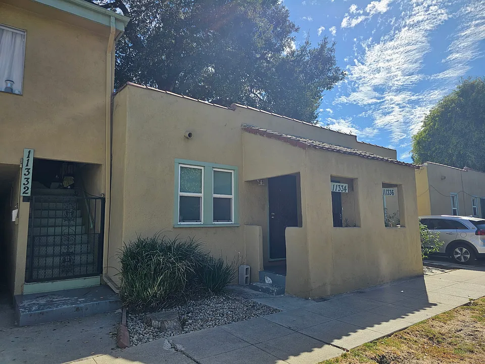 11334 Huston St