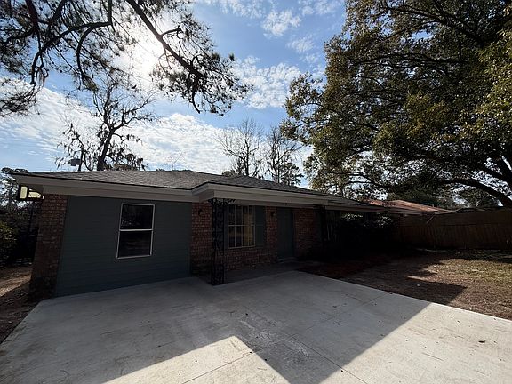 2nd image of 7 Greenbriar Dr