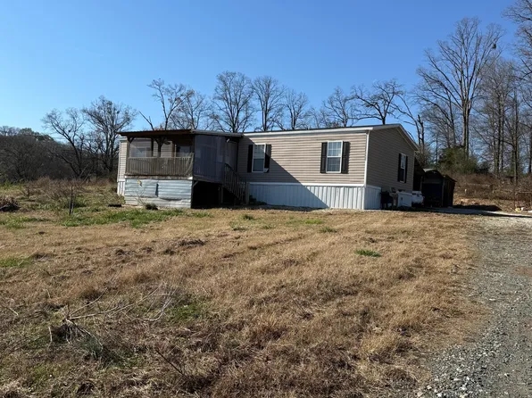 319 Hunters Creek Rd, Toccoa, GA 30577