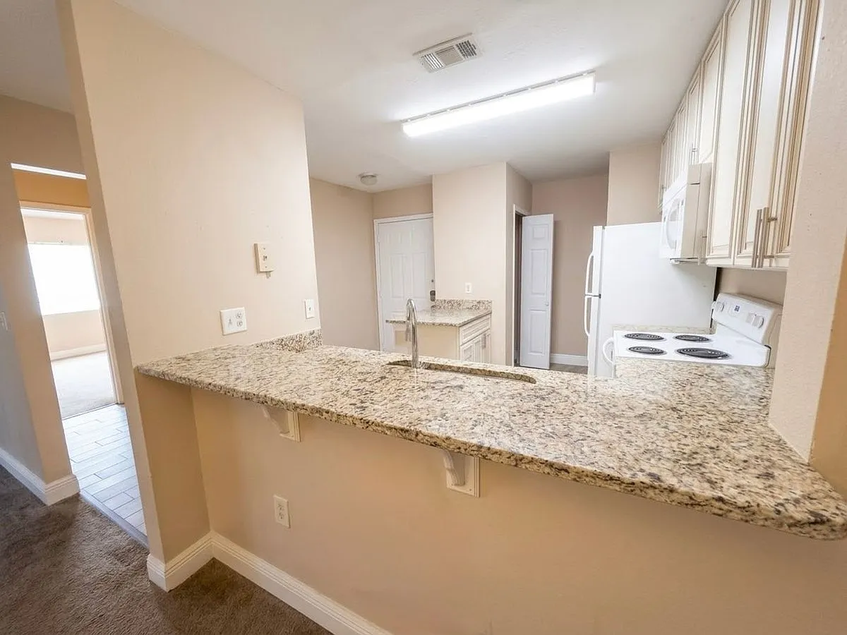 Alhambra Courts 5232-117A - Alhambra Courts 5232-117A — Photo 3