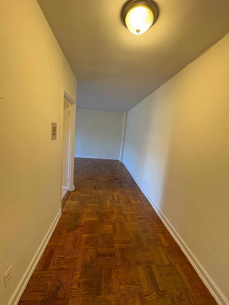 Building Photo - 16 N Broadway #6J