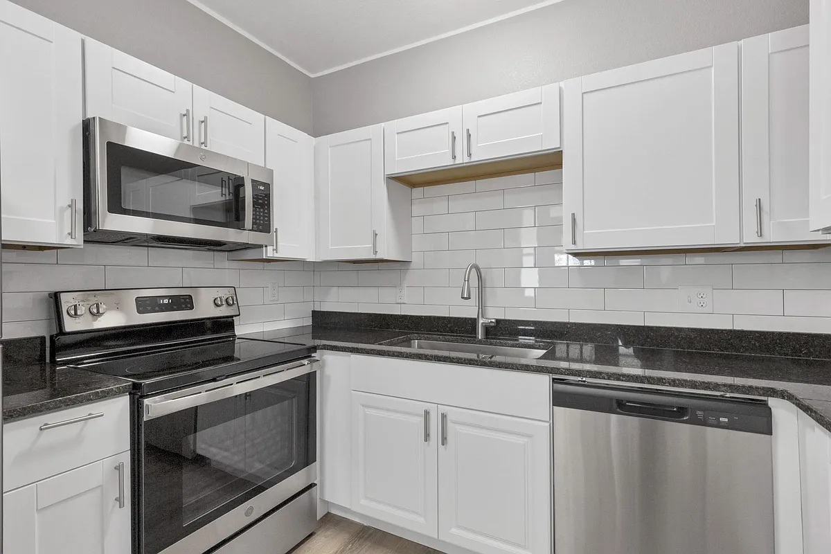 Building Photo - 1427 9th Ave #3