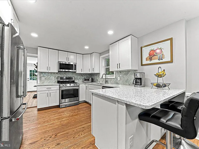 416 Valley View Rd — Photo 4