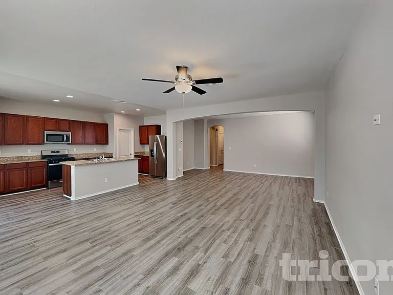 1020 Fishing St — Photo 3