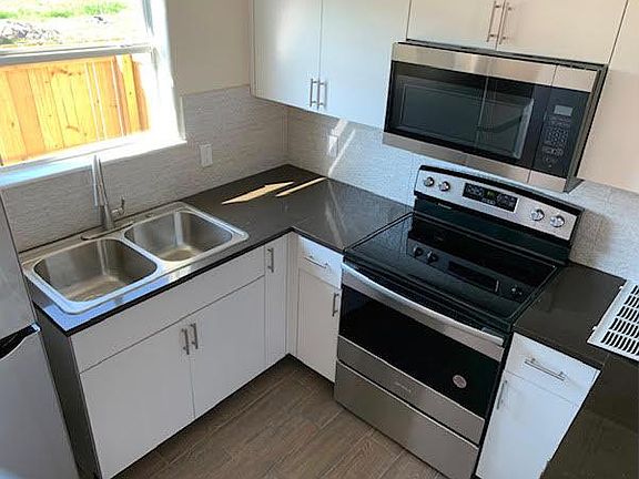 2nd image of 1810 Cortlandt St #2-4