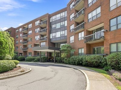 210 Nahanton St APT 116, Newton, MA, 02459